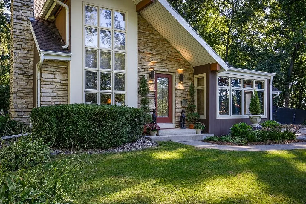 Photo of Listing #2010882