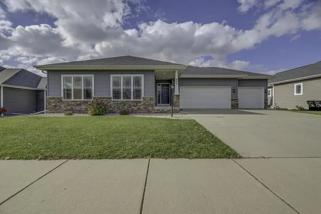 Photo of Listing #2010891