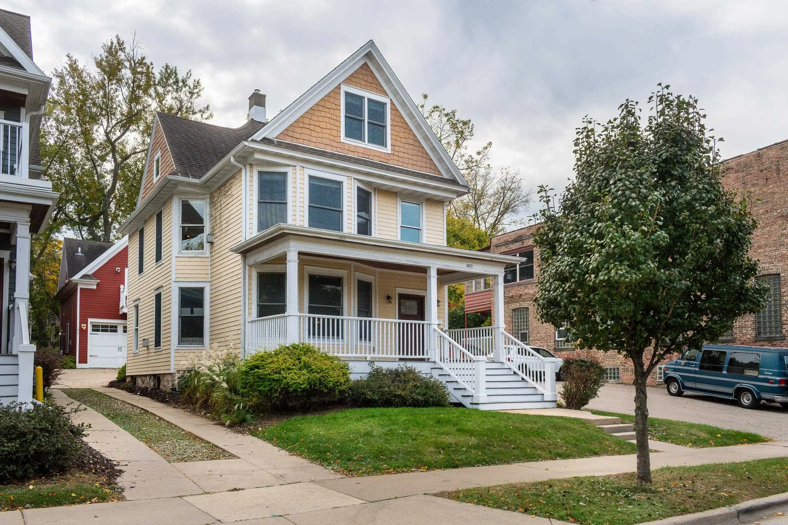 Photo of Listing #2010947