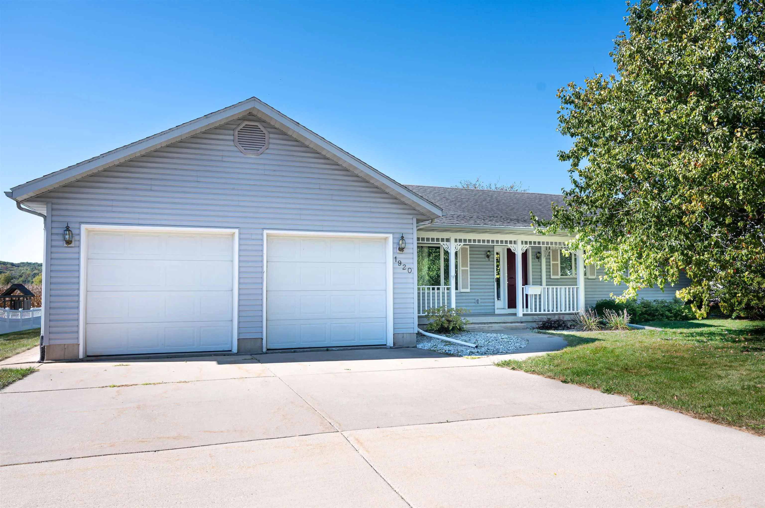 Photo of Listing #2011015