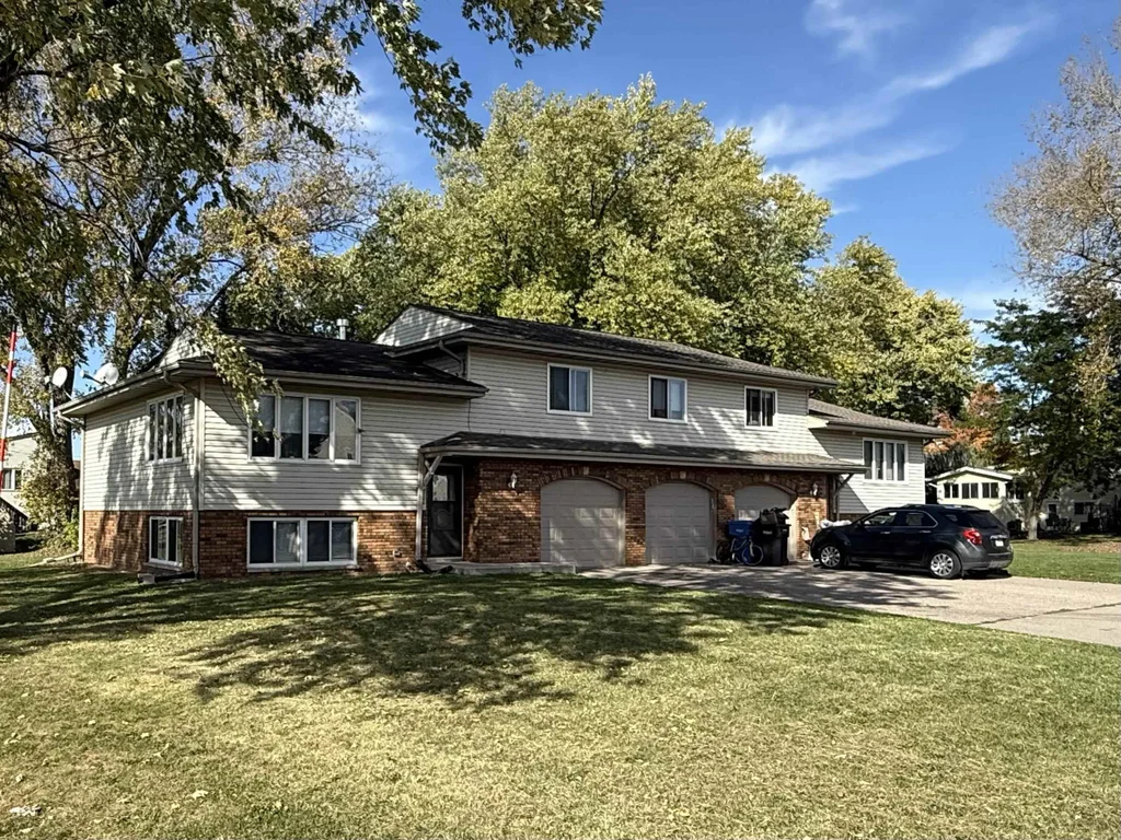 4698-4700 Willow Street, Windsor