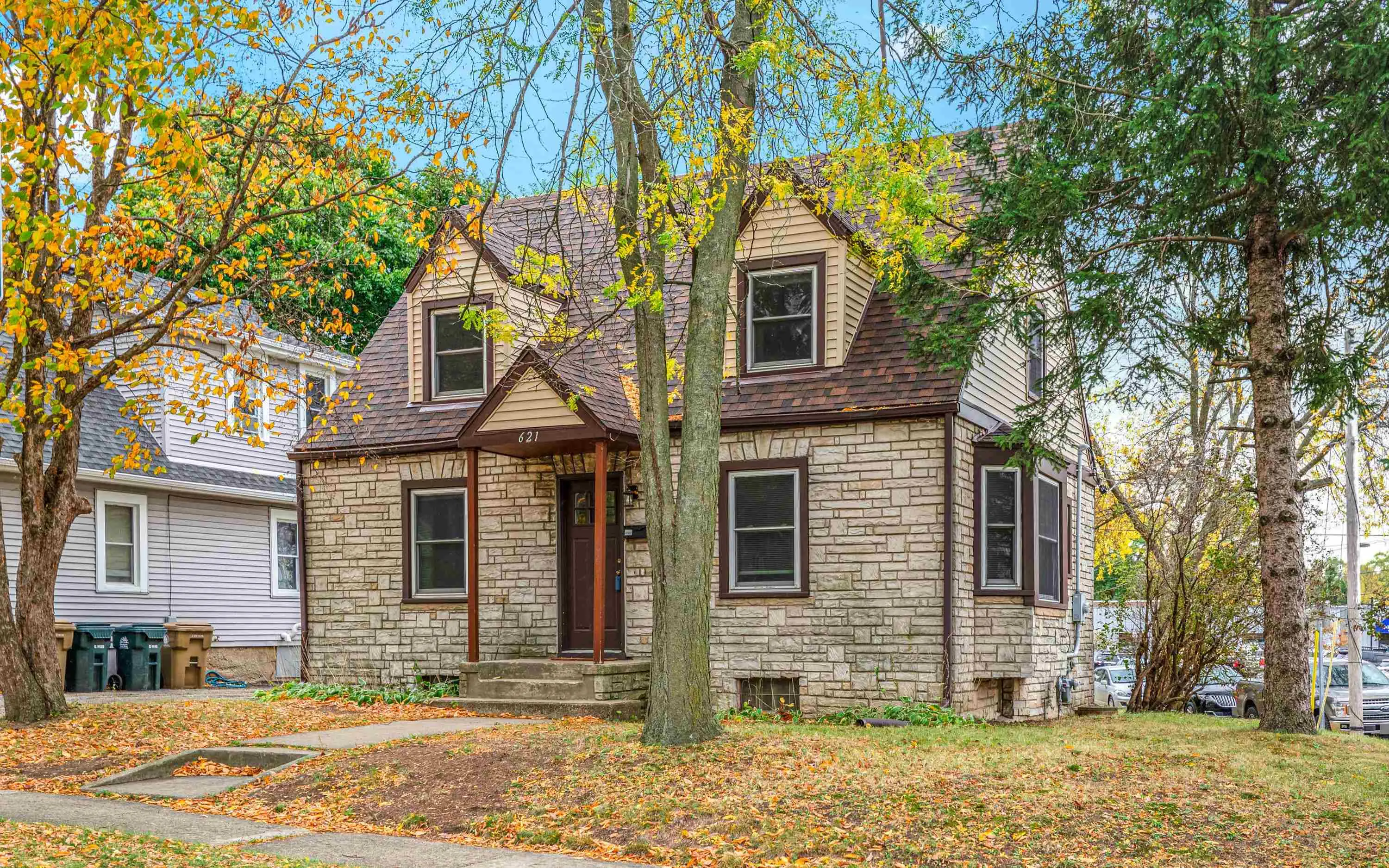 Photo of Listing #2011173