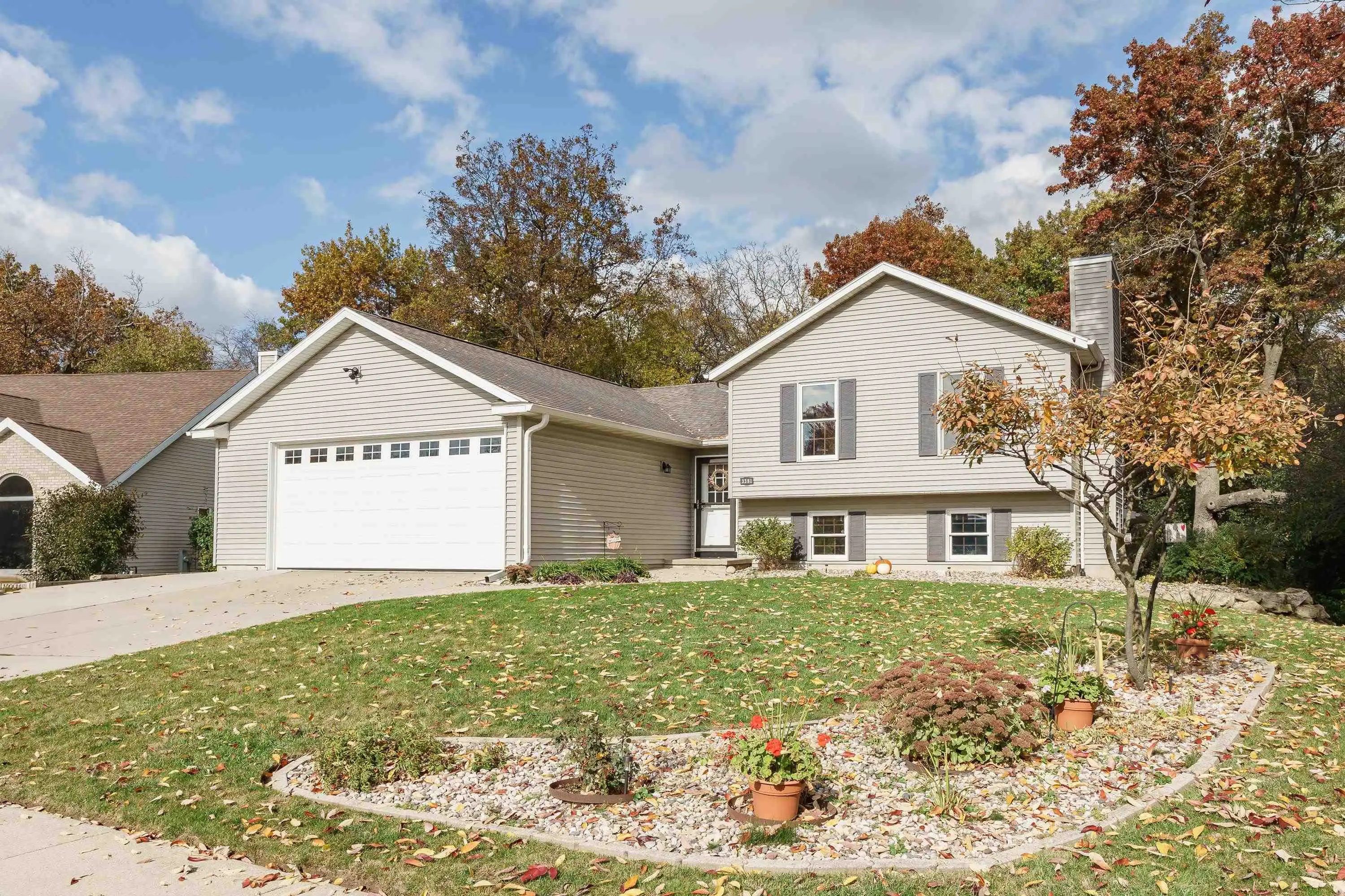 Photo of Listing #2011283