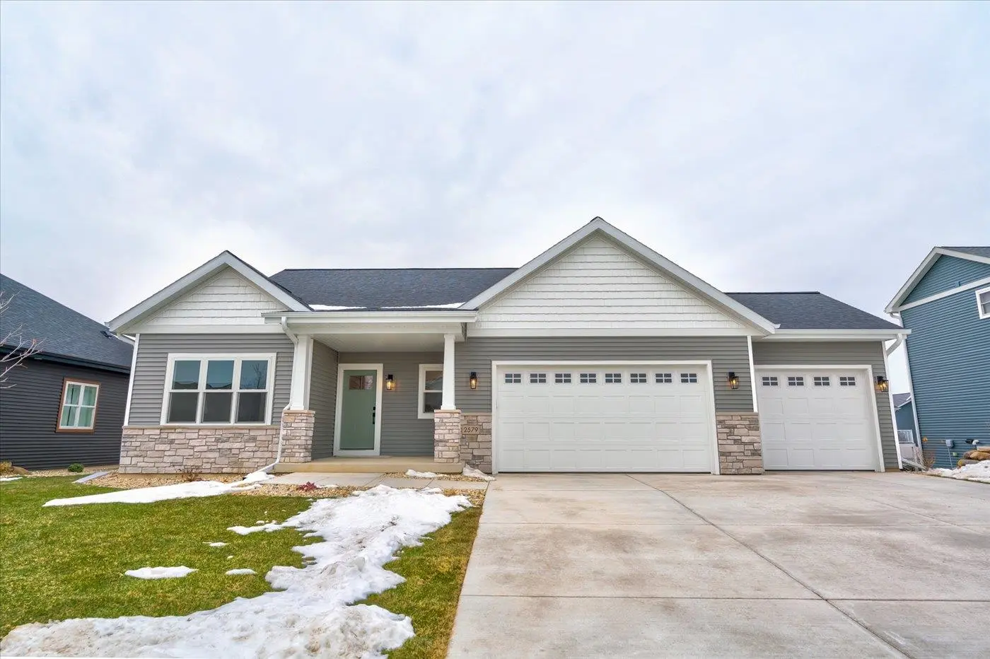 Photo of Listing #2011326