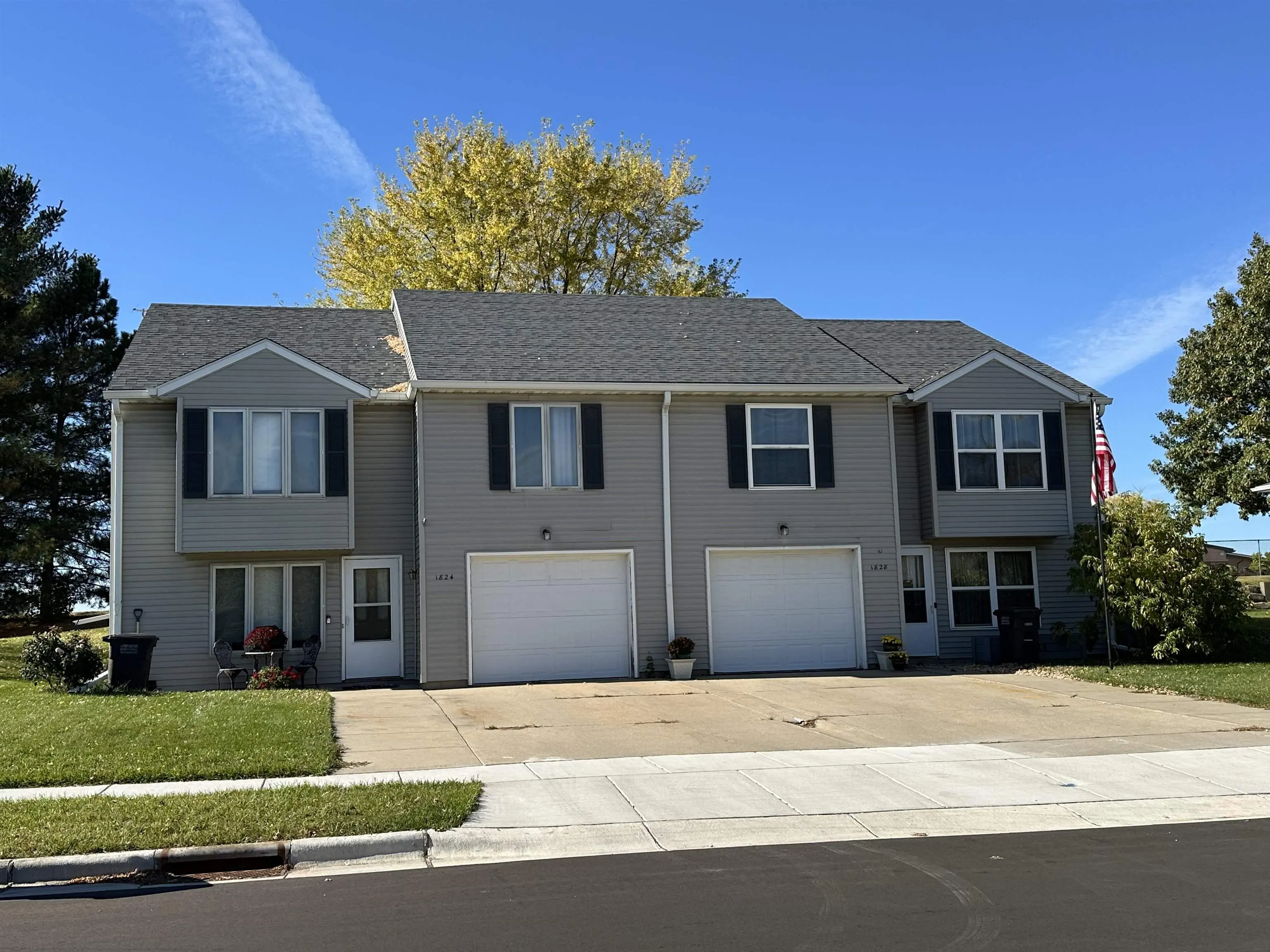 Photo of Listing #2011368