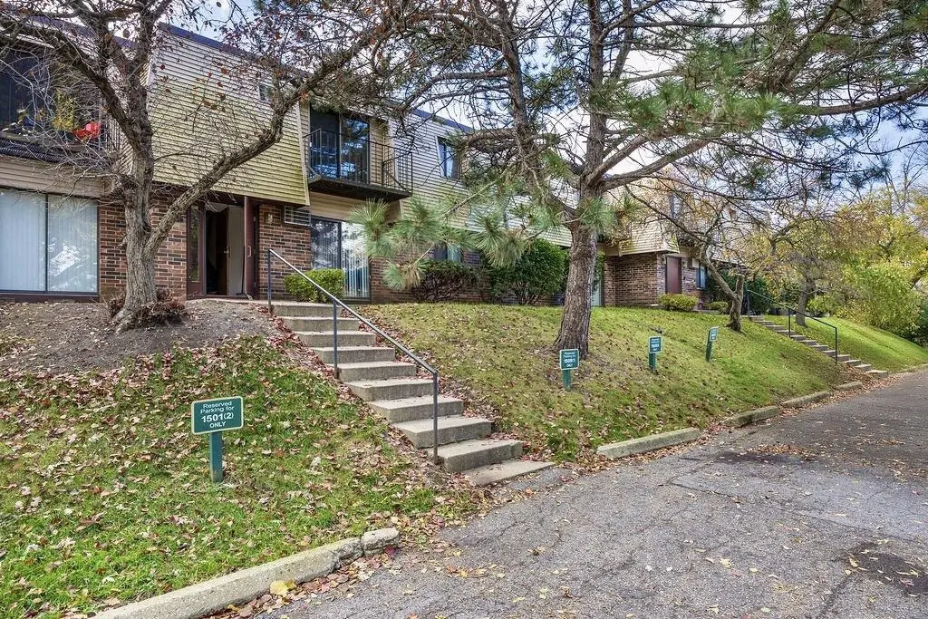 Photo of Listing #2011400