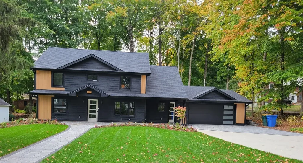 623 Summit Road, Maple Bluff