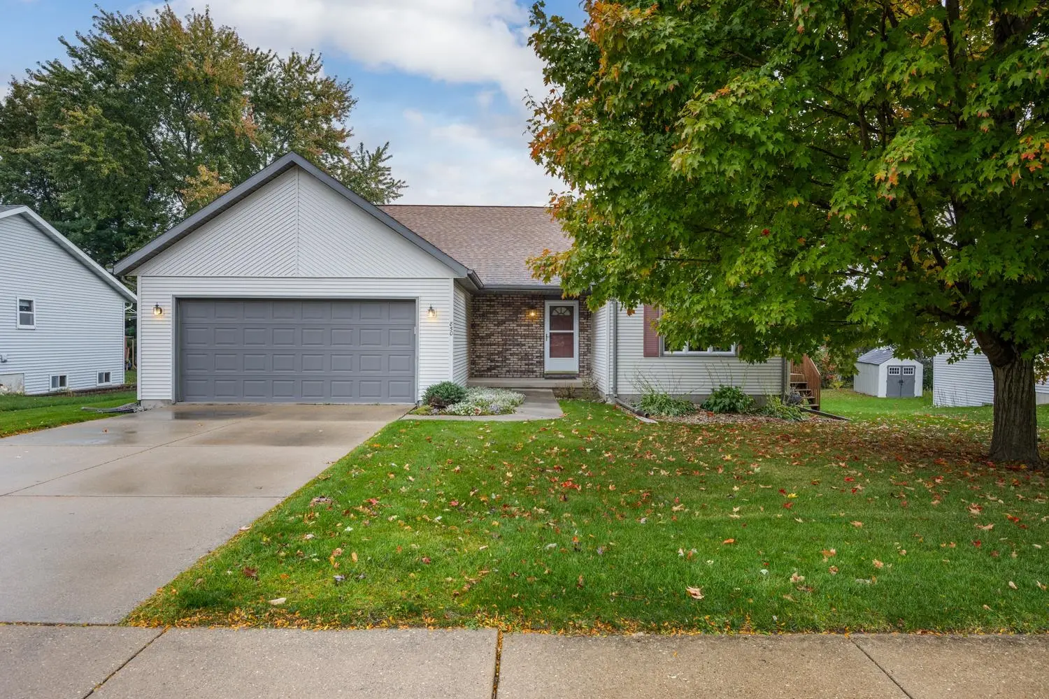 Photo of Listing #2011417