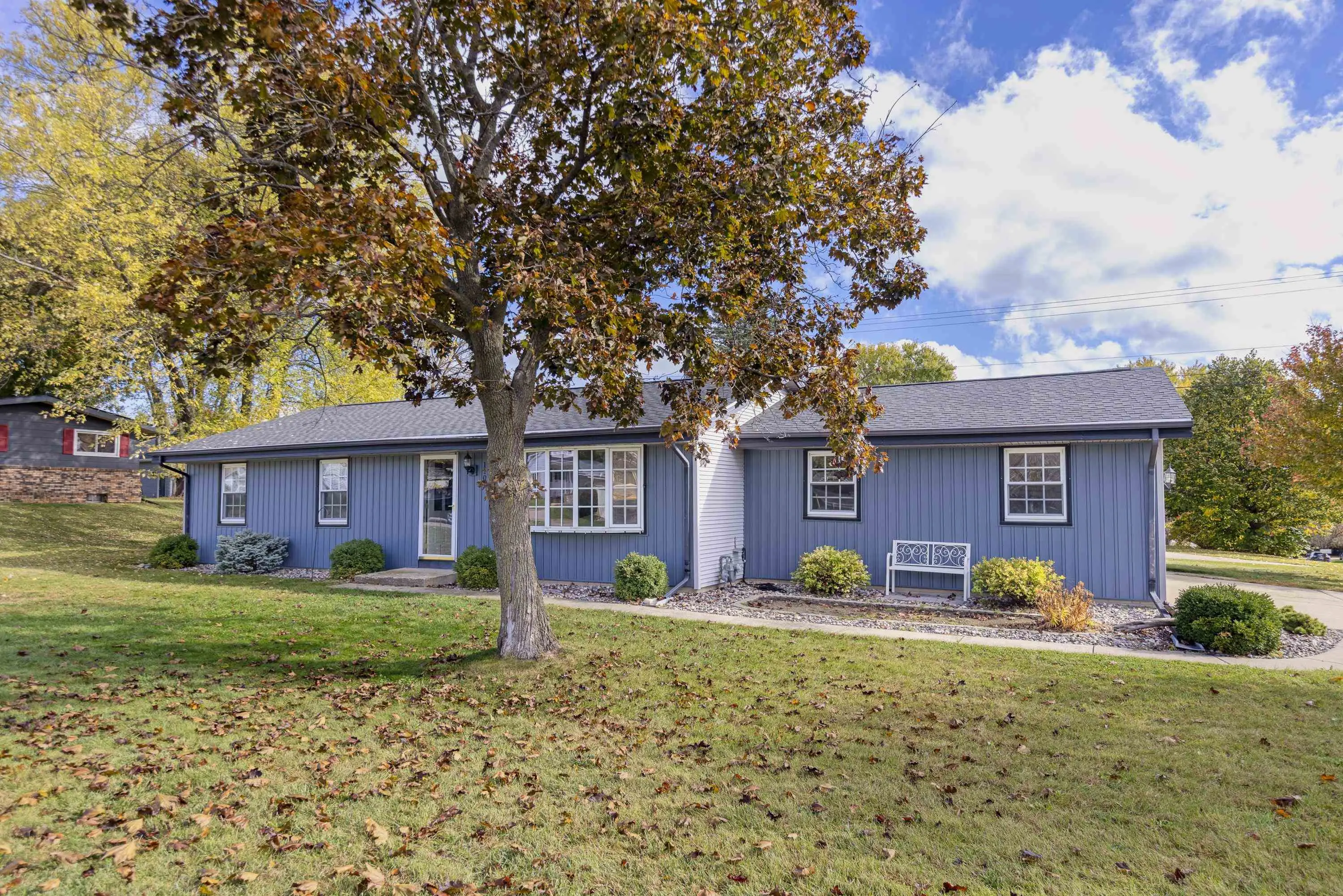 Photo of Listing #2011483