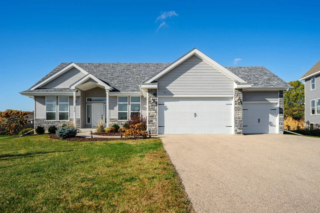 9950 Leanna Drive, Roscoe