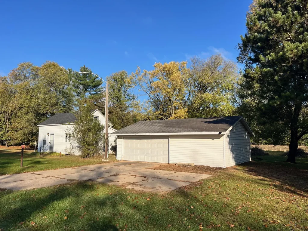 628 County Rd E, New Chester