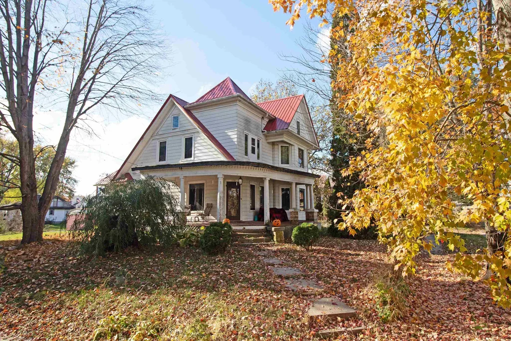 1115 Clover Street, Plain