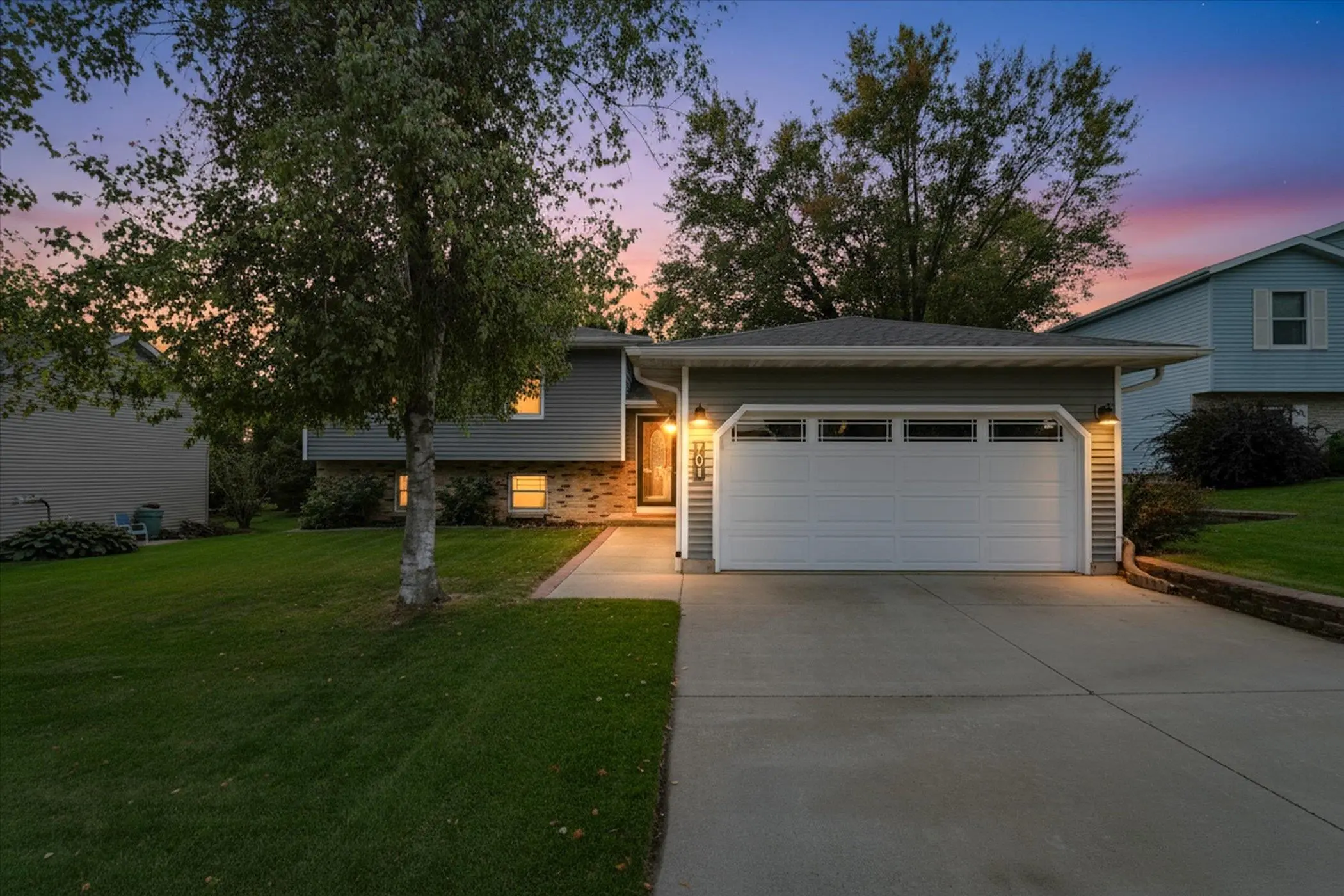 Photo of Listing #2011523