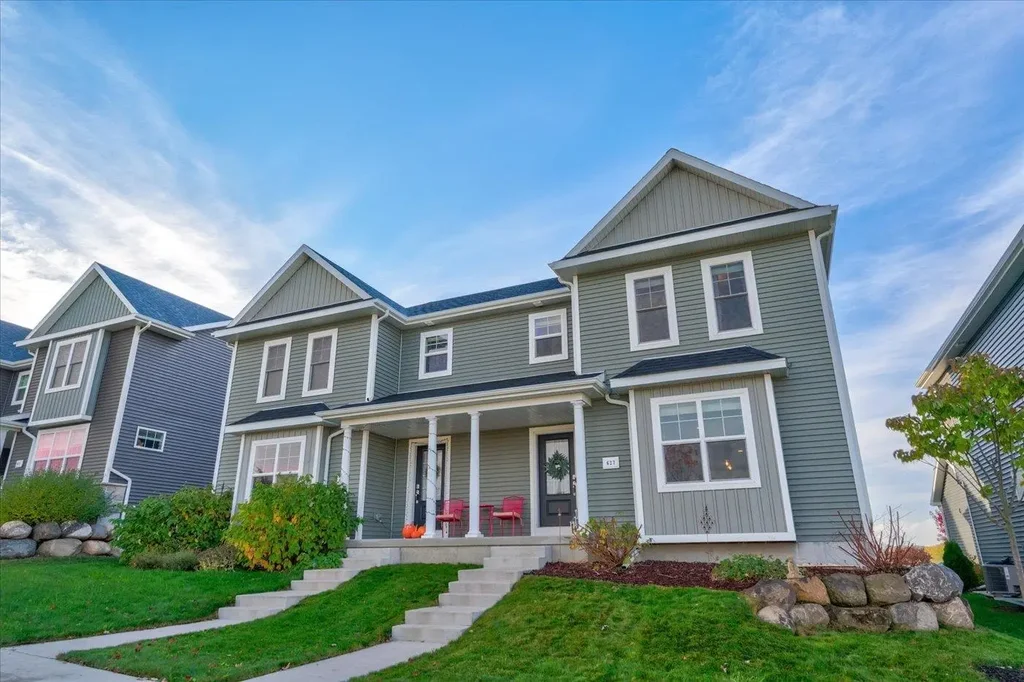 627 Hillcrest Drive, Waunakee