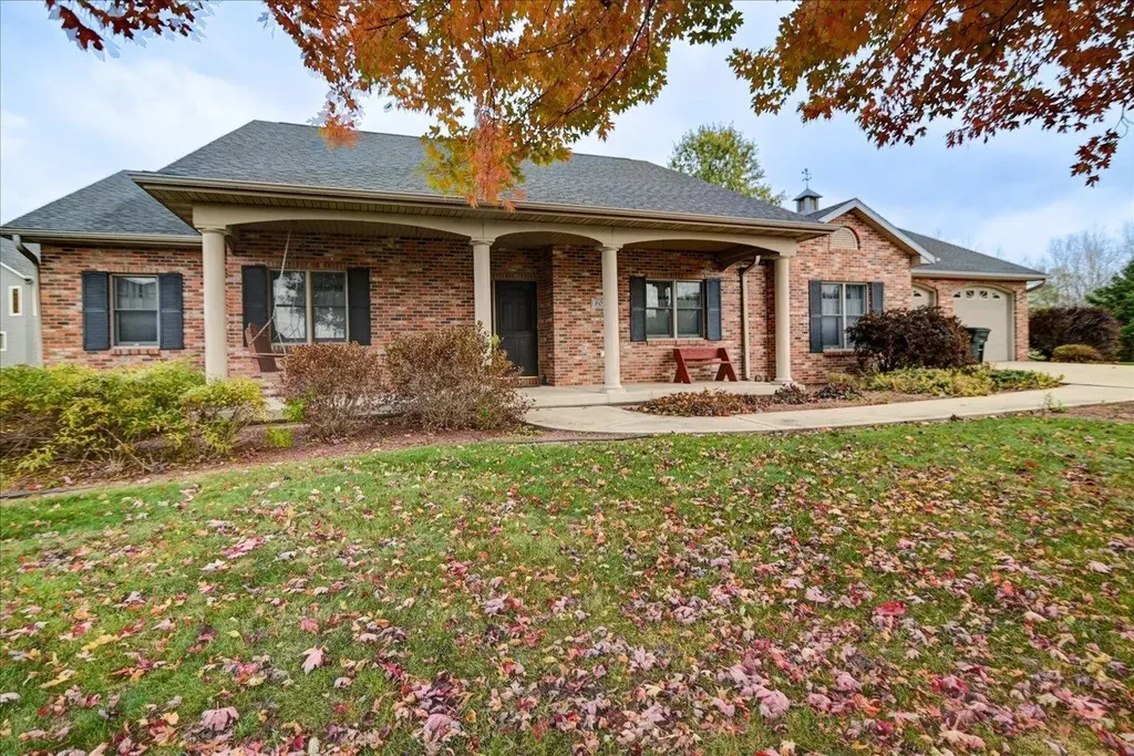 801 Haskel Court, Stoughton