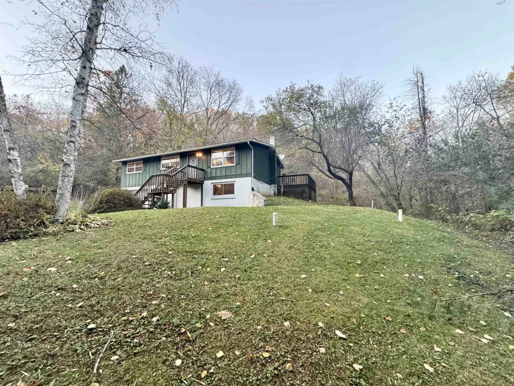 23561 Sandmire Hill Drive, Dayton