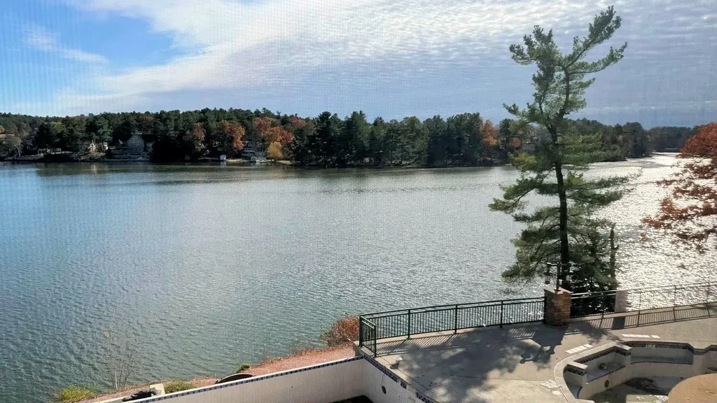 #212 - 350 E Hiawatha Drive, Lake Delton