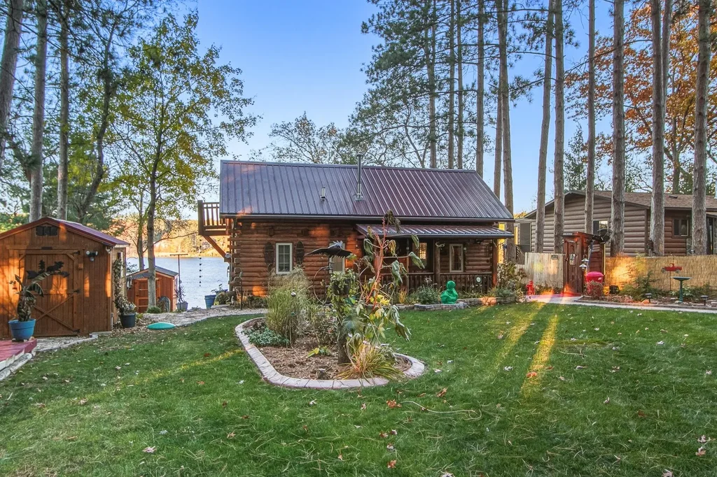 W8120 Eagle Court, Westfield