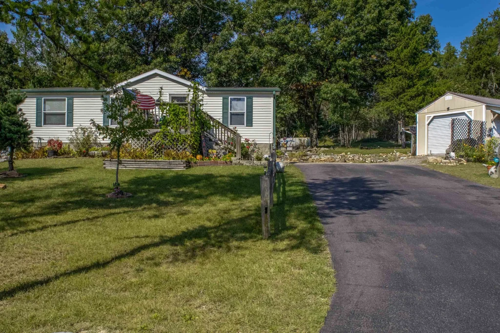 1376 Fern Lane, Springville