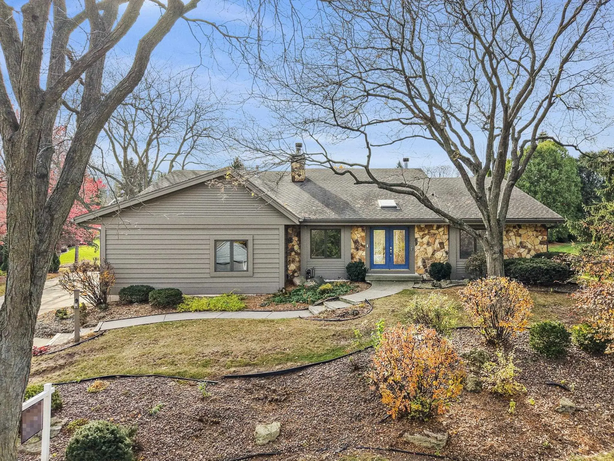 Photo of Listing #2011827