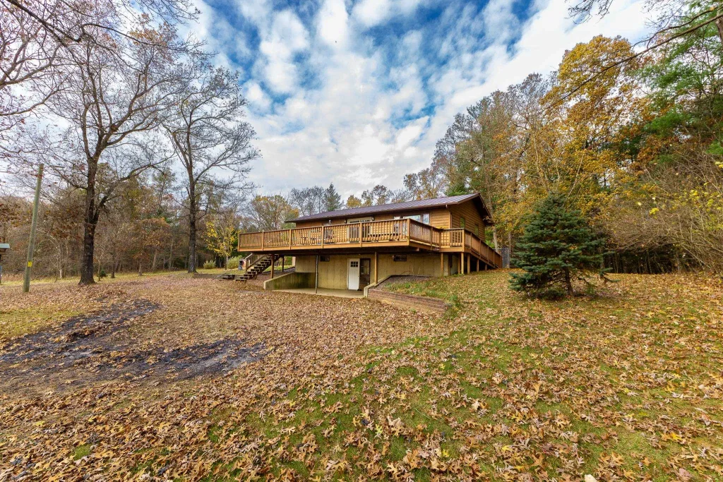 1657 Czech Drive, Strongs Prairie