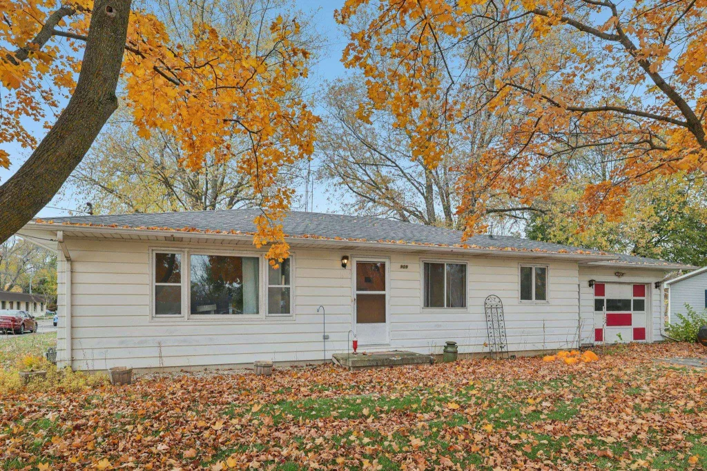 909 Mulberry Street, Lake Mills