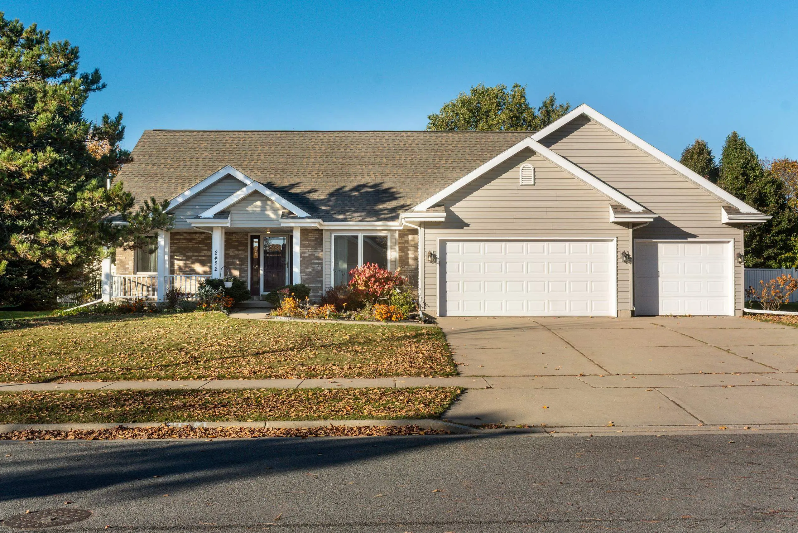 Photo of Listing #2012029