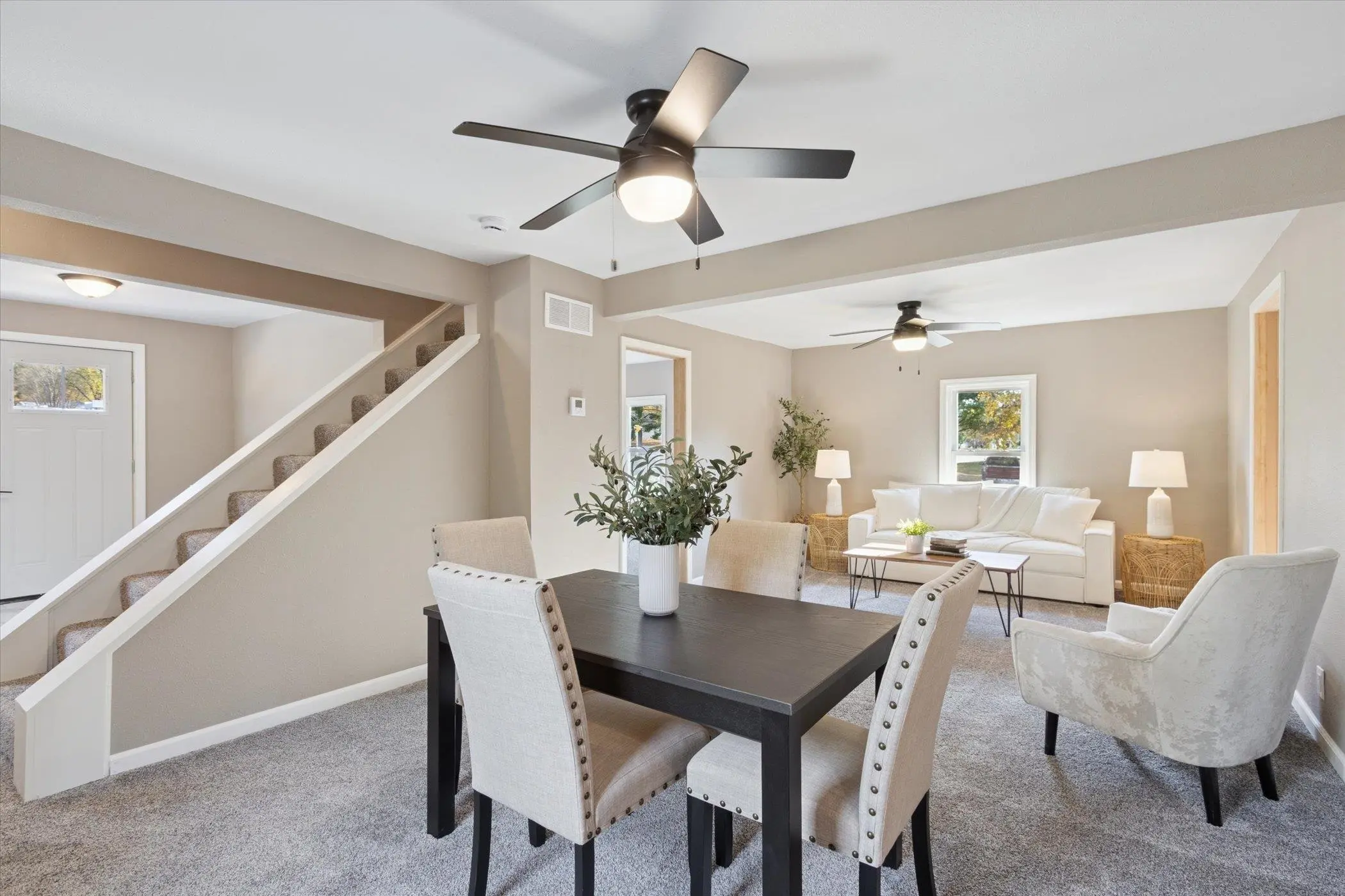 Photo of Listing #2012043