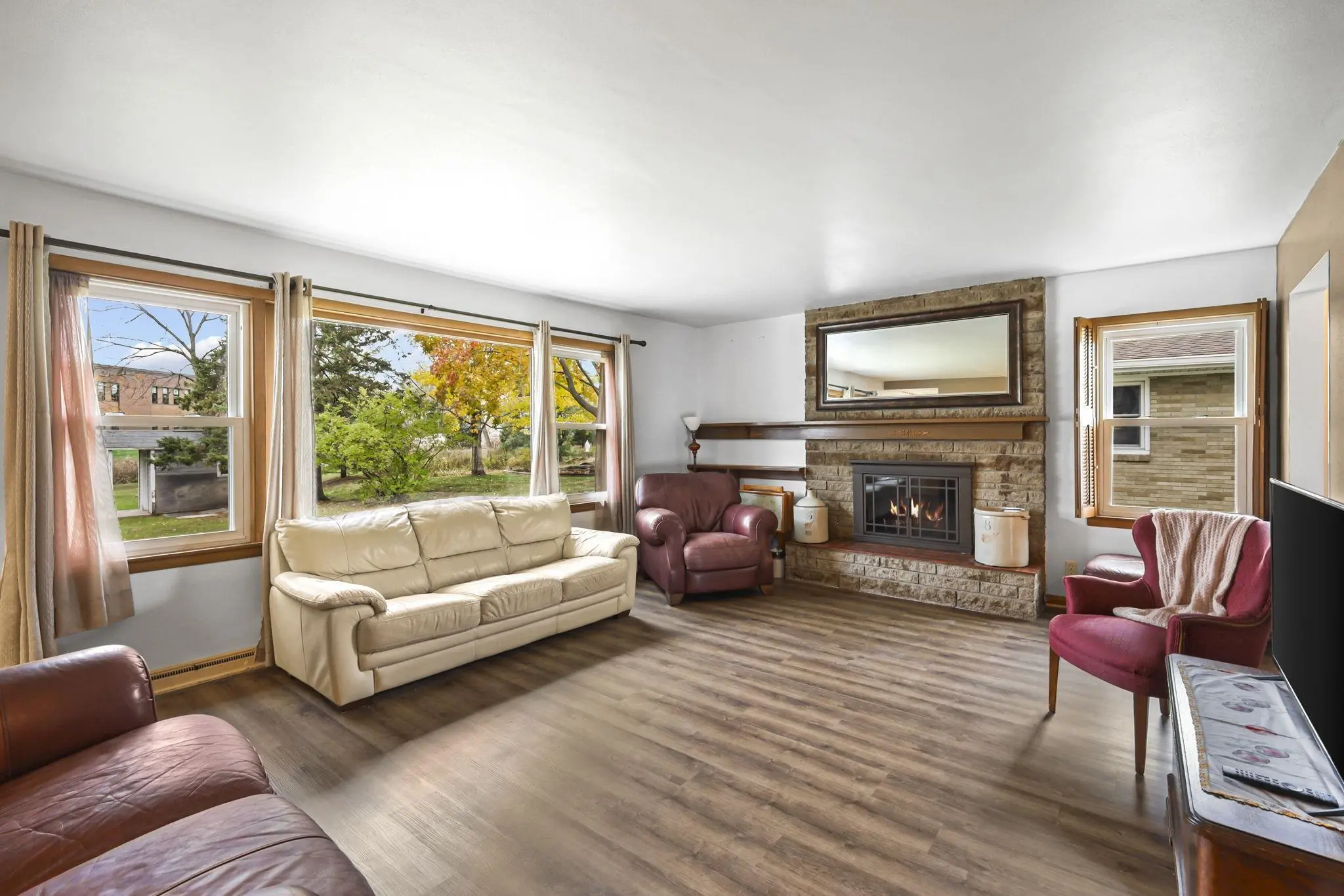 Photo of Listing #2012053