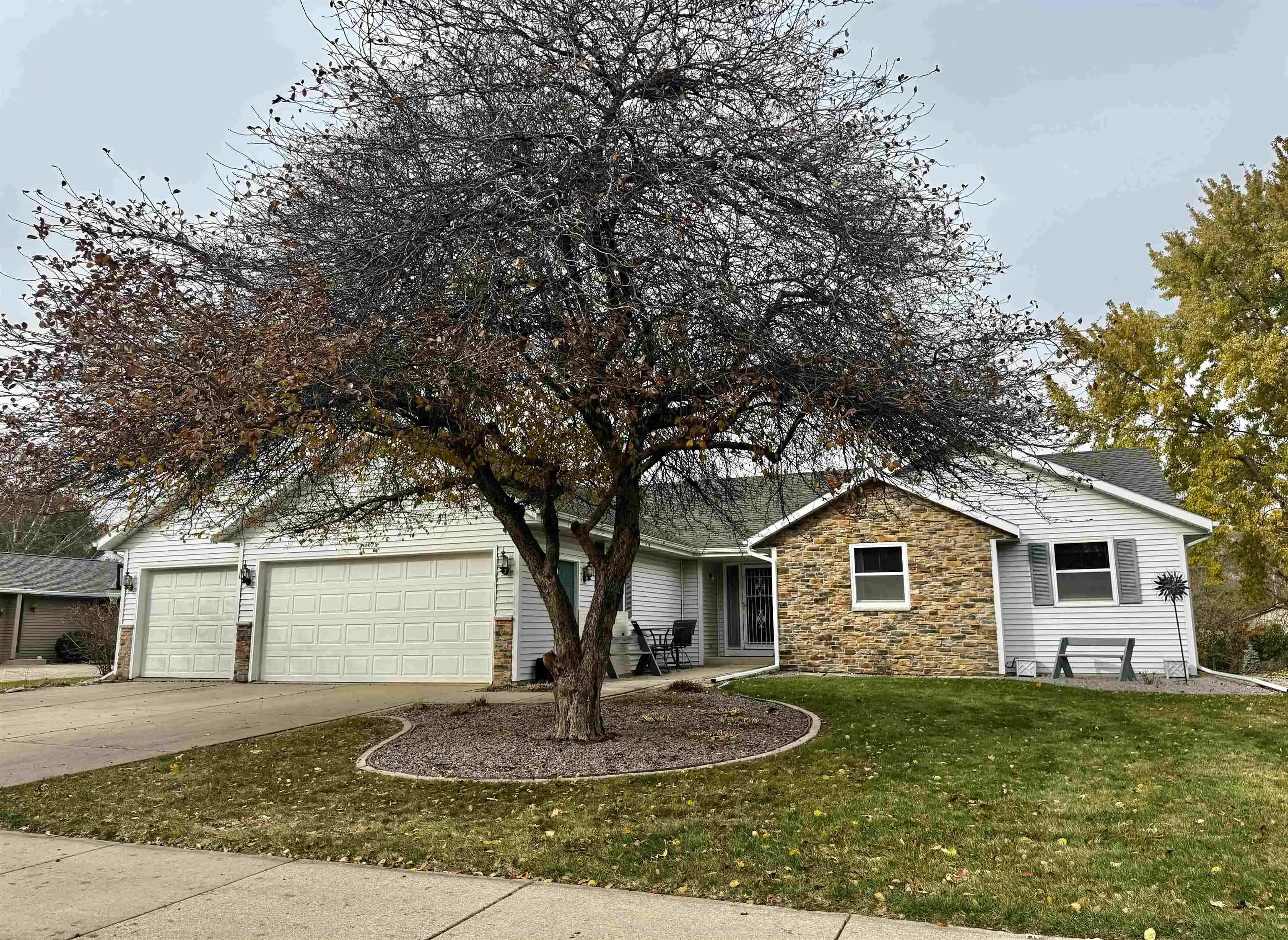 Photo of Listing #2012132