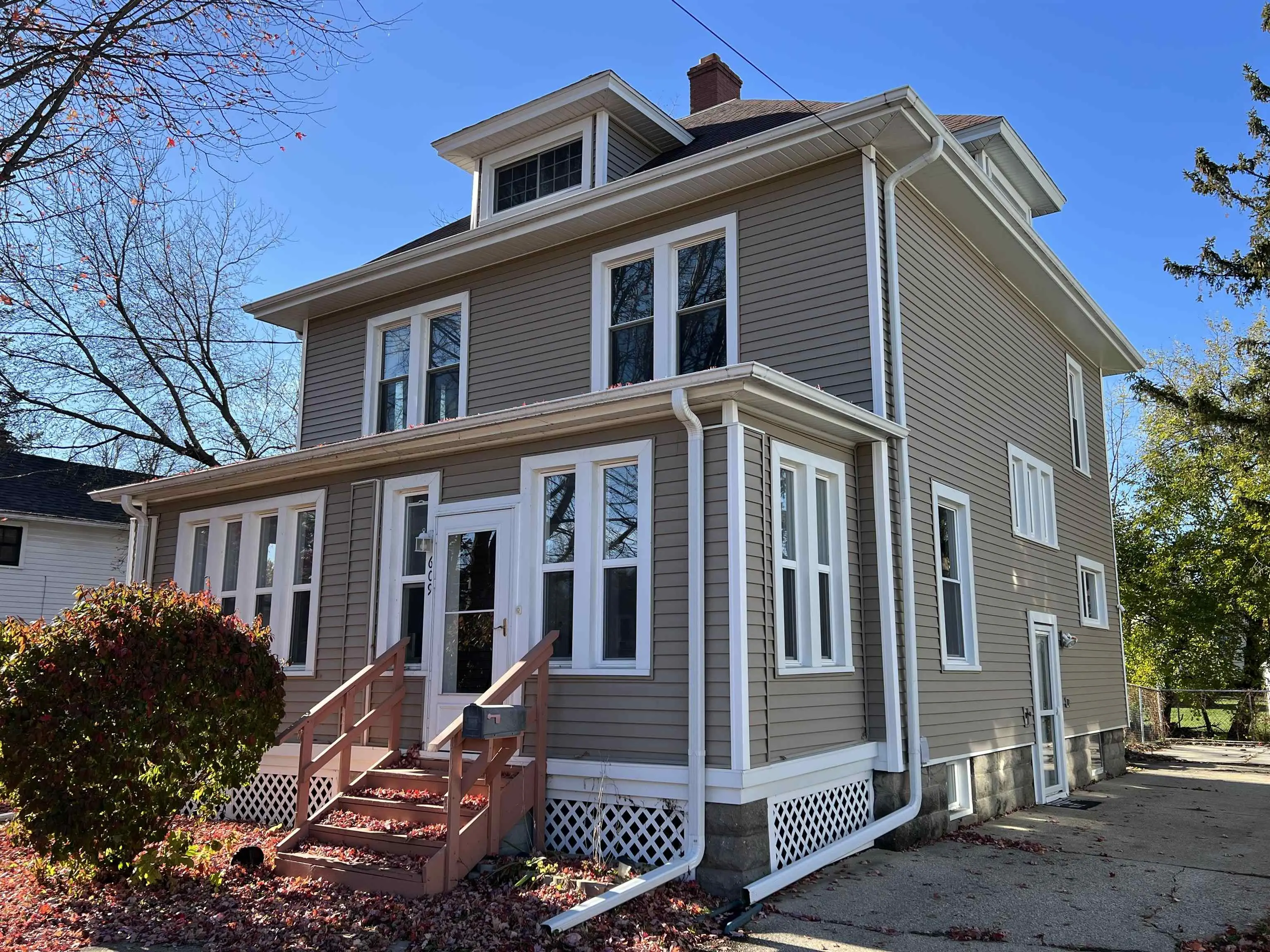 Photo of Listing #2012202