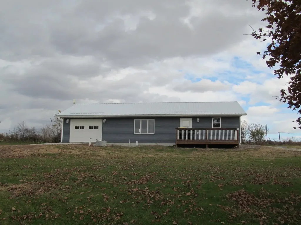 13004 Blue School Road, Fennimore