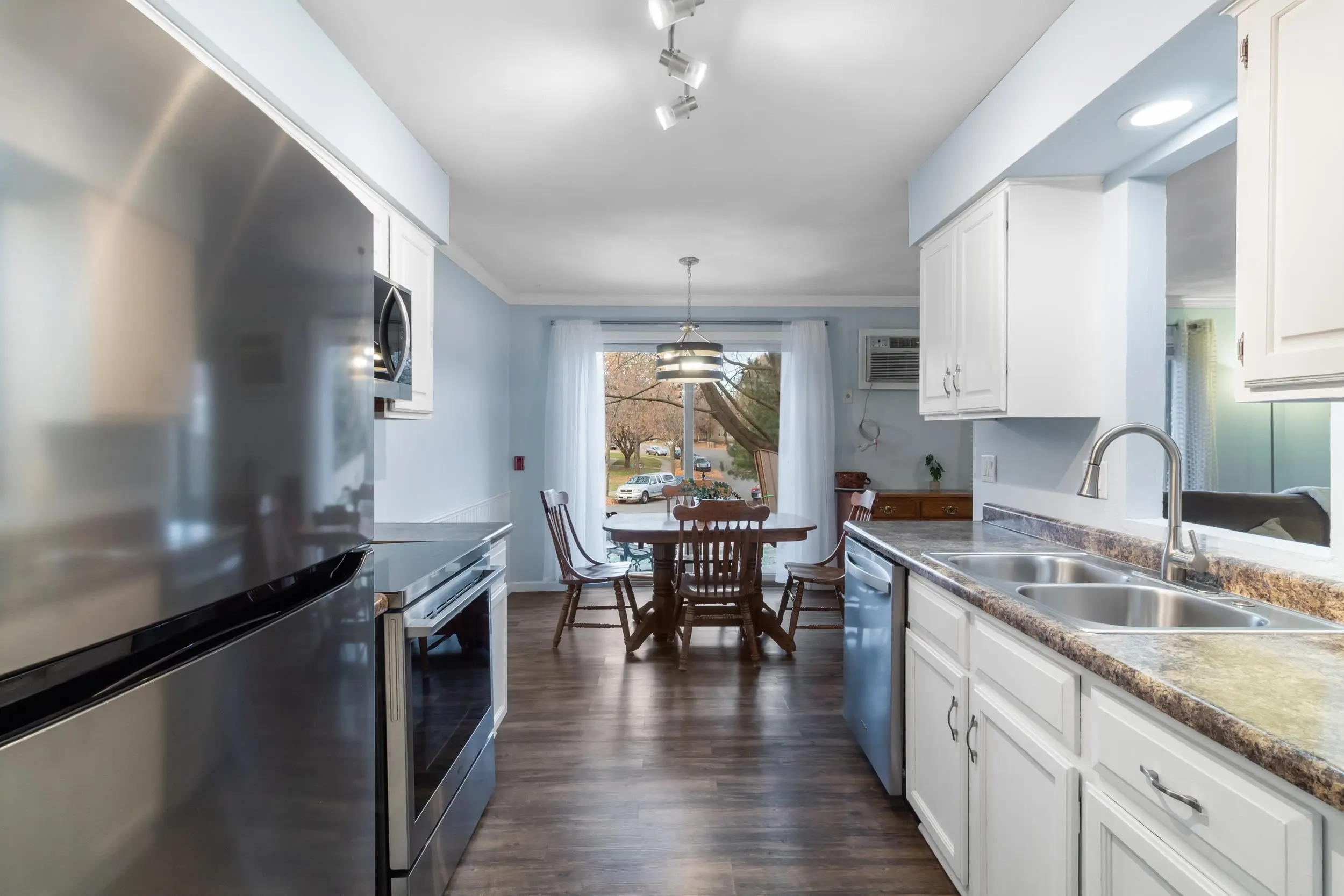 Photo of Listing #2012276