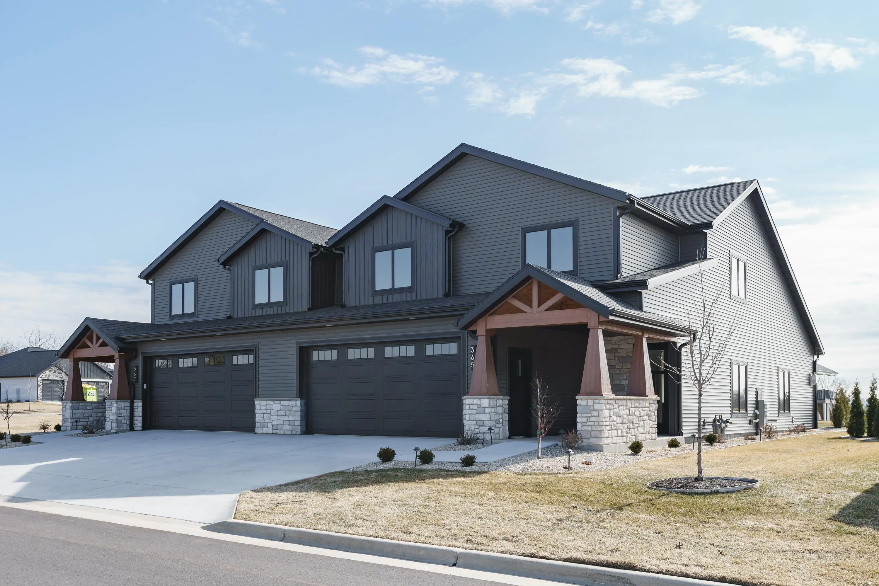 Photo of Listing #2012286