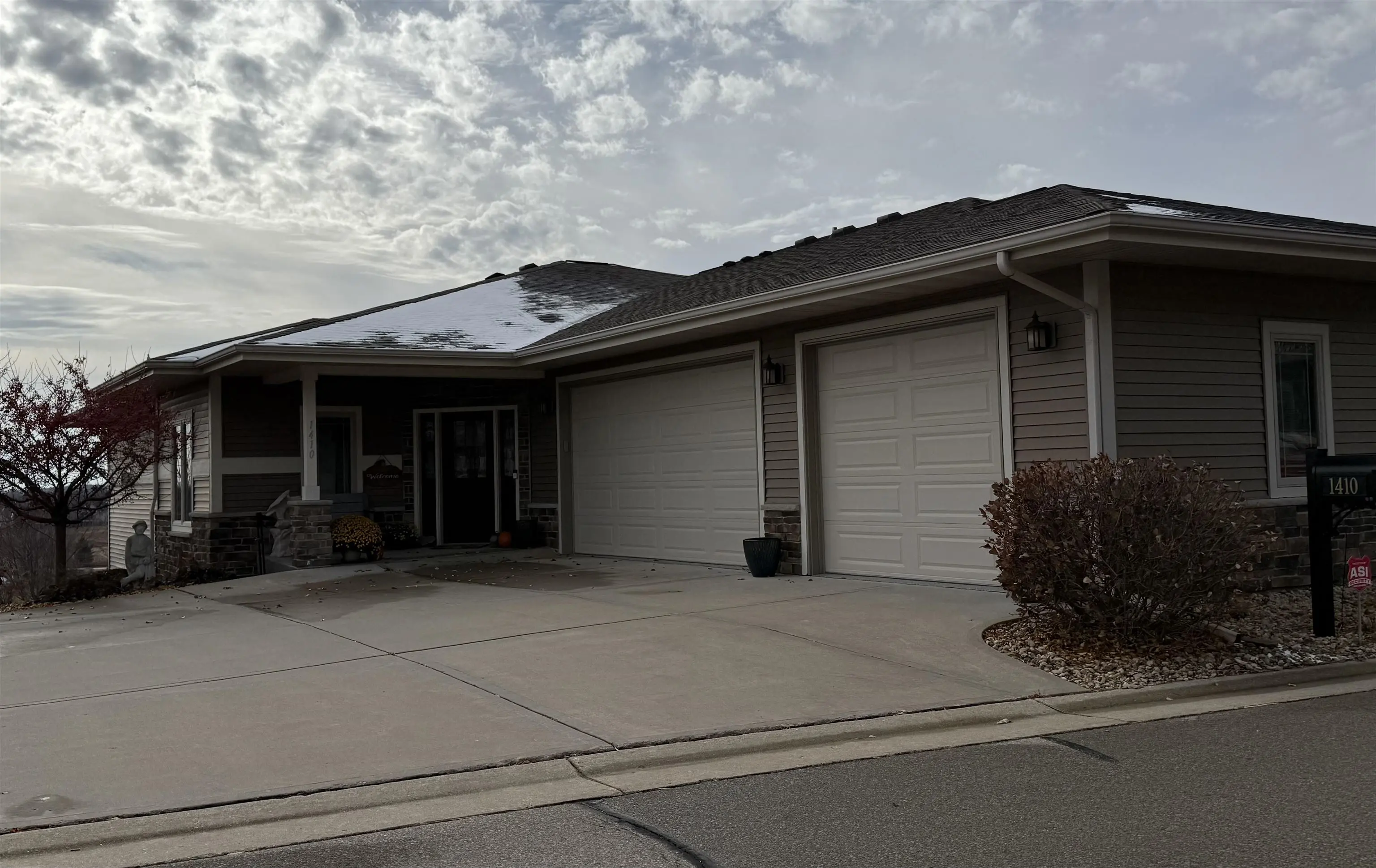 Photo of Listing #2012309