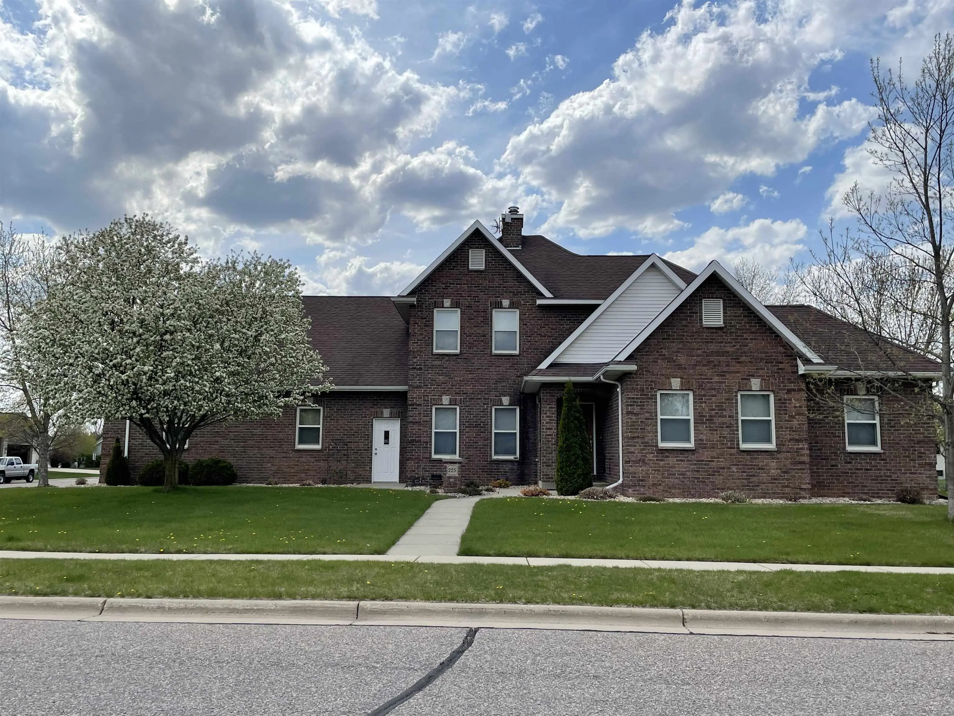 Photo of Listing #2012430