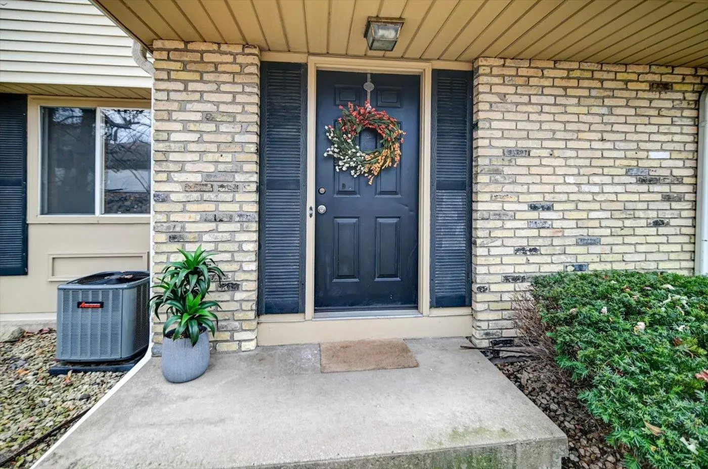 Photo of Listing #2012489