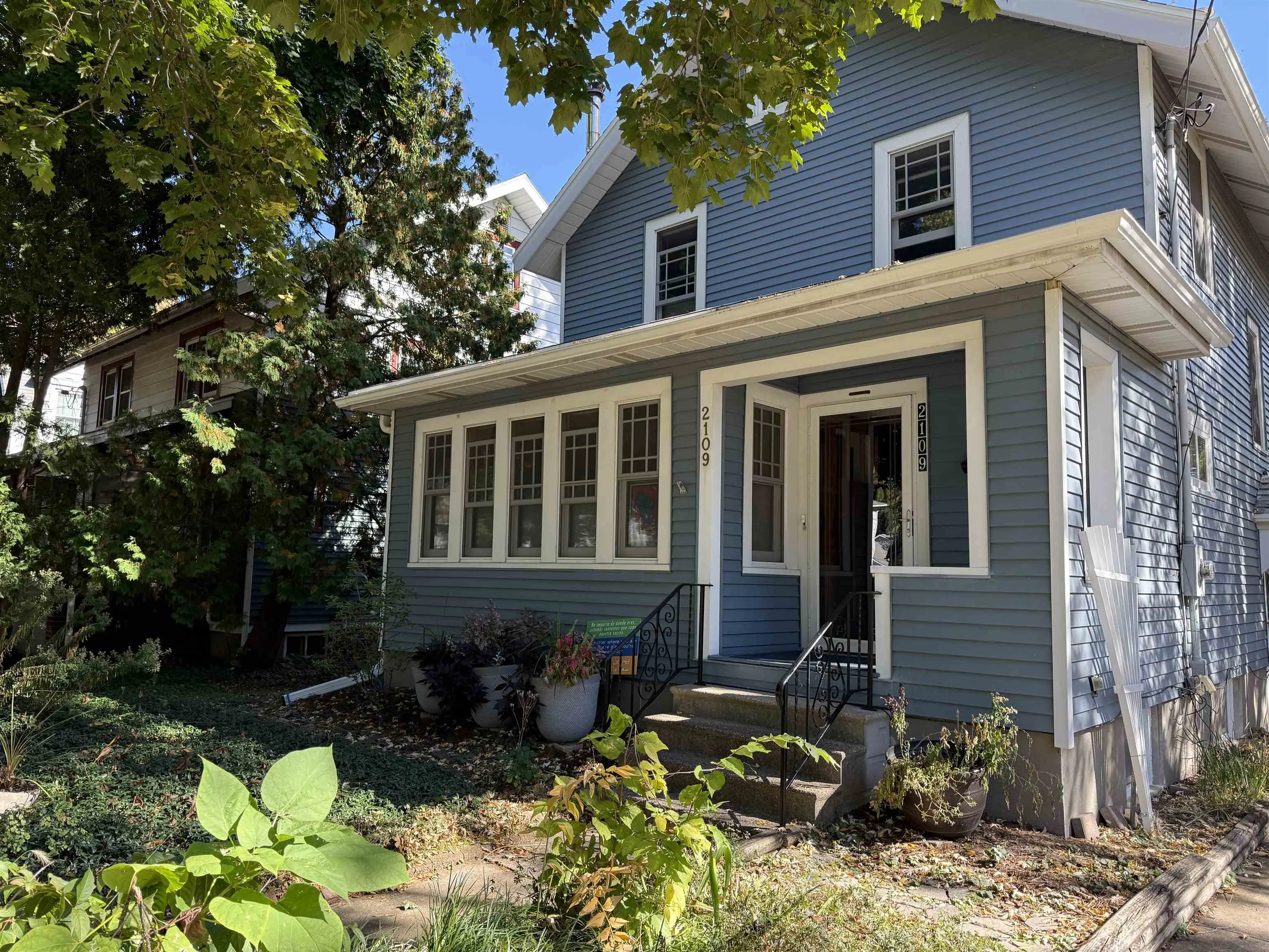 Photo of Listing #2012496