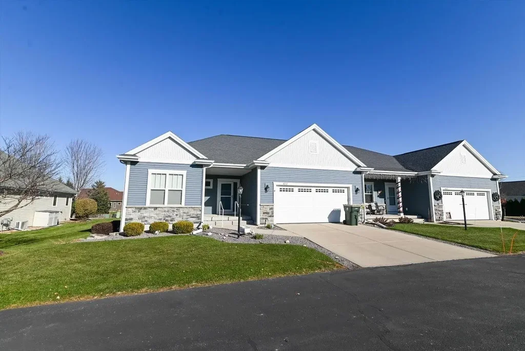 422 Bella Way, Sun Prairie