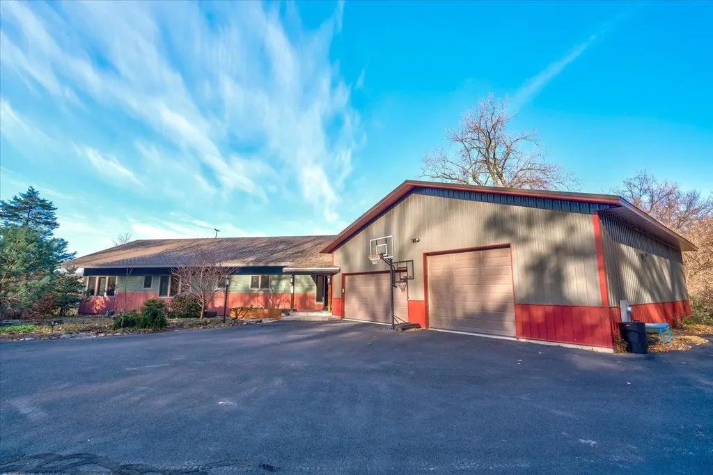 8044 Lueth Road, Roxbury