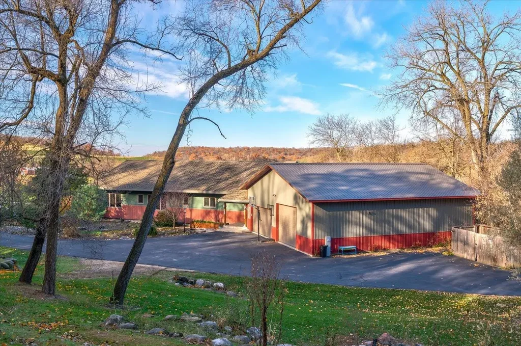 8044 Lueth Road, Roxbury