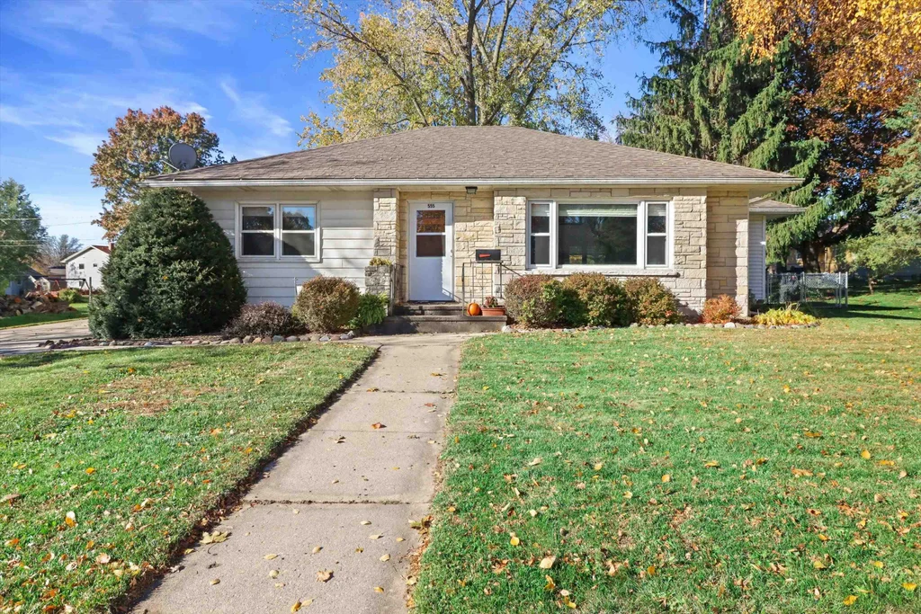 555 Edison Street, Waterloo