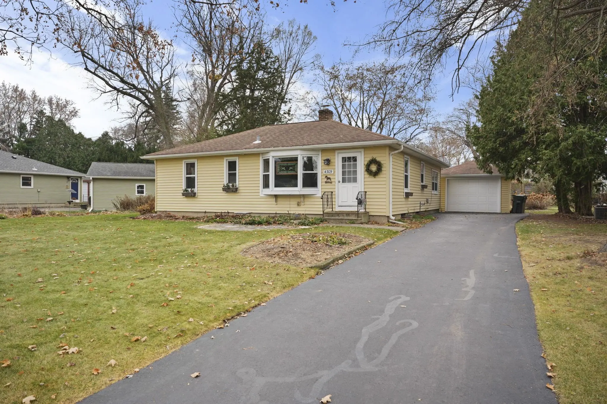 Photo of Listing #2012767