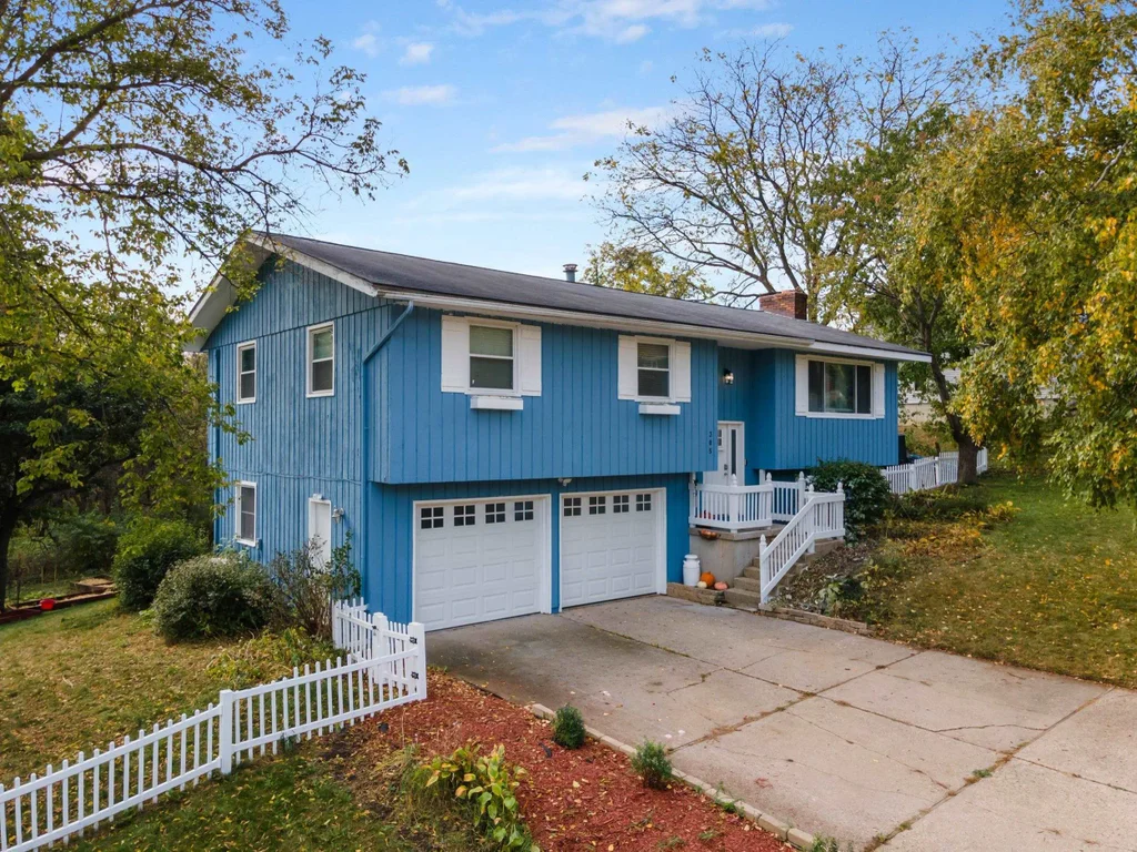 305 South Road, Mount Horeb