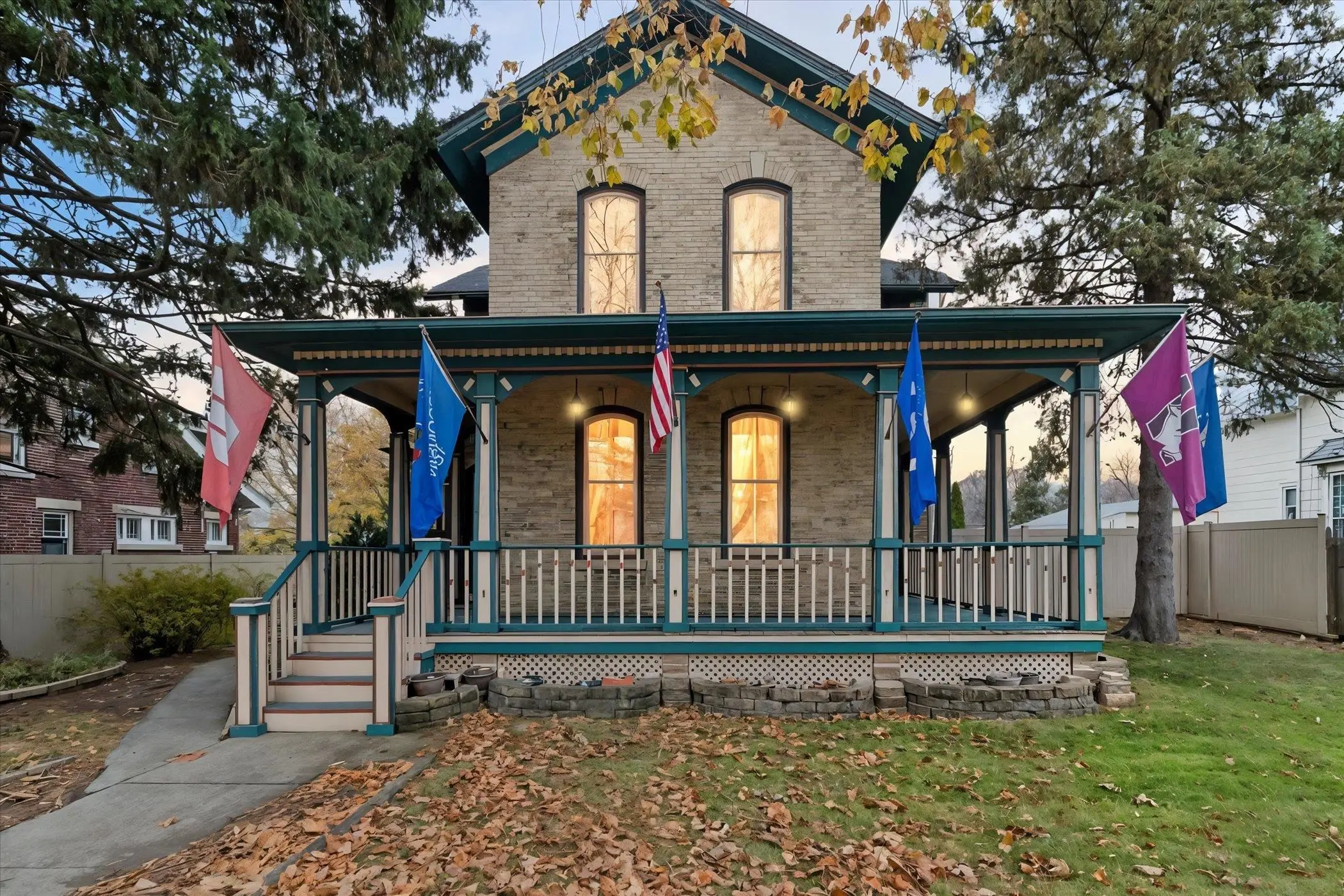 Photo of Listing #2012875