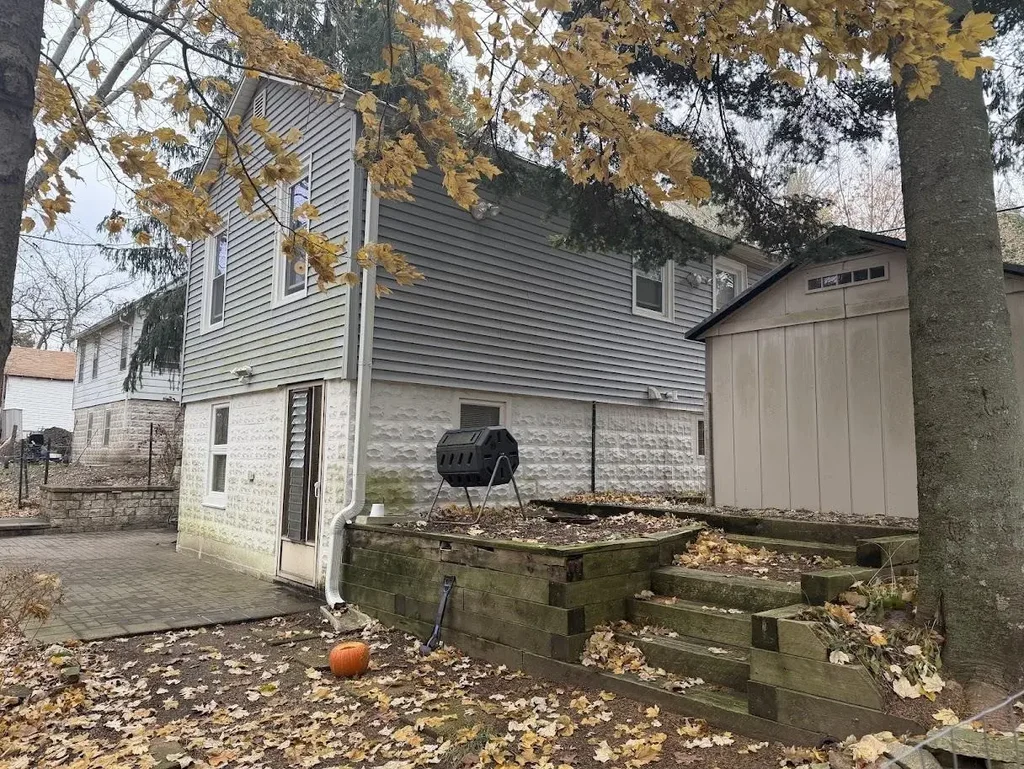 #b27 - 1201 County H Road, Genoa City