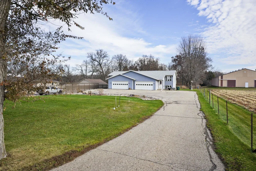 4292 Vilas Hope Road, Cottage Grove