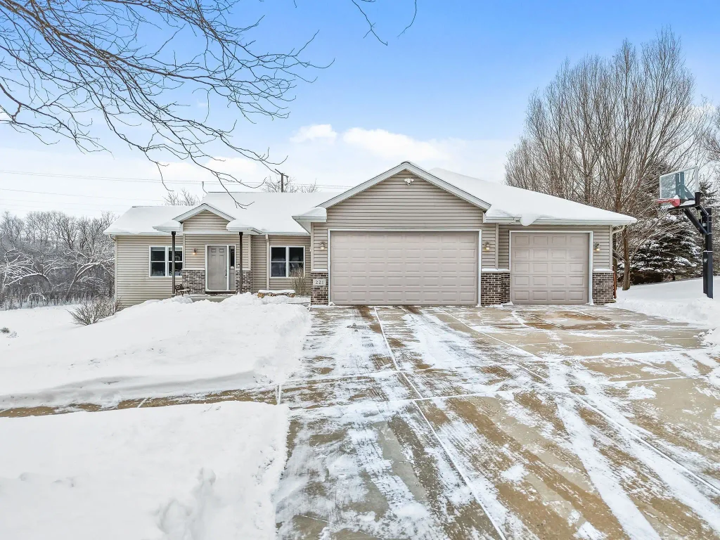 221 Glen View Road, Mount Horeb