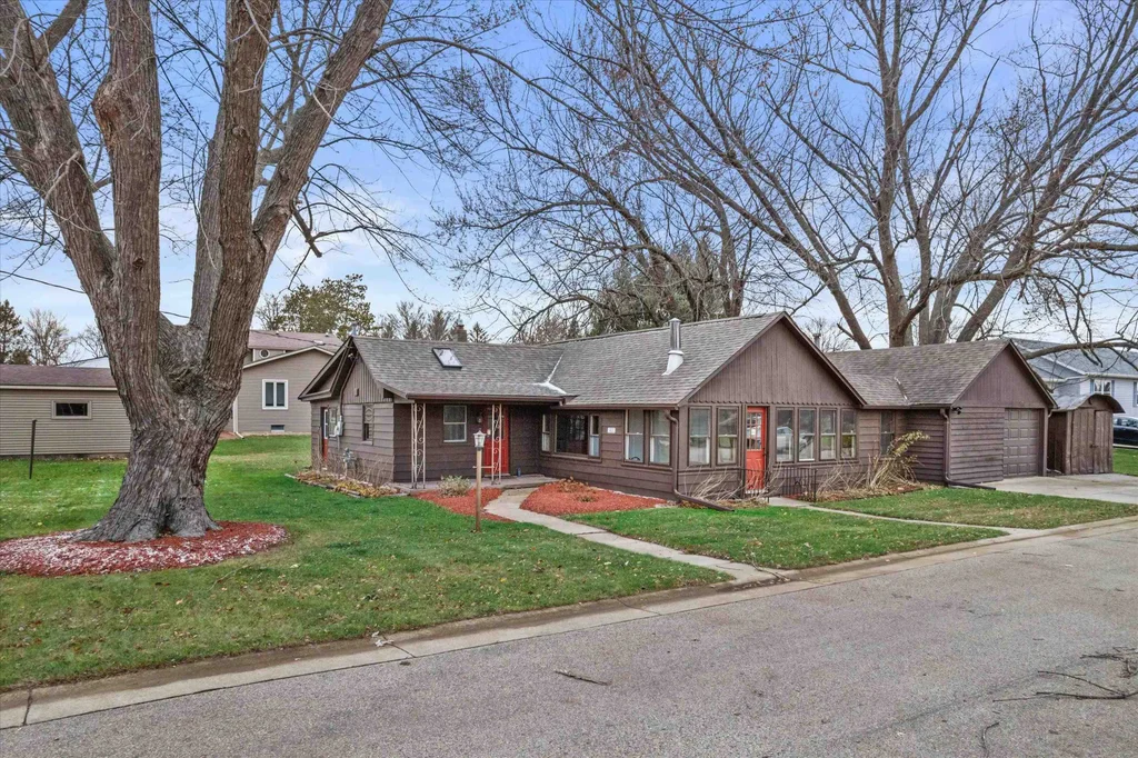 411 E Church Street, Belleville