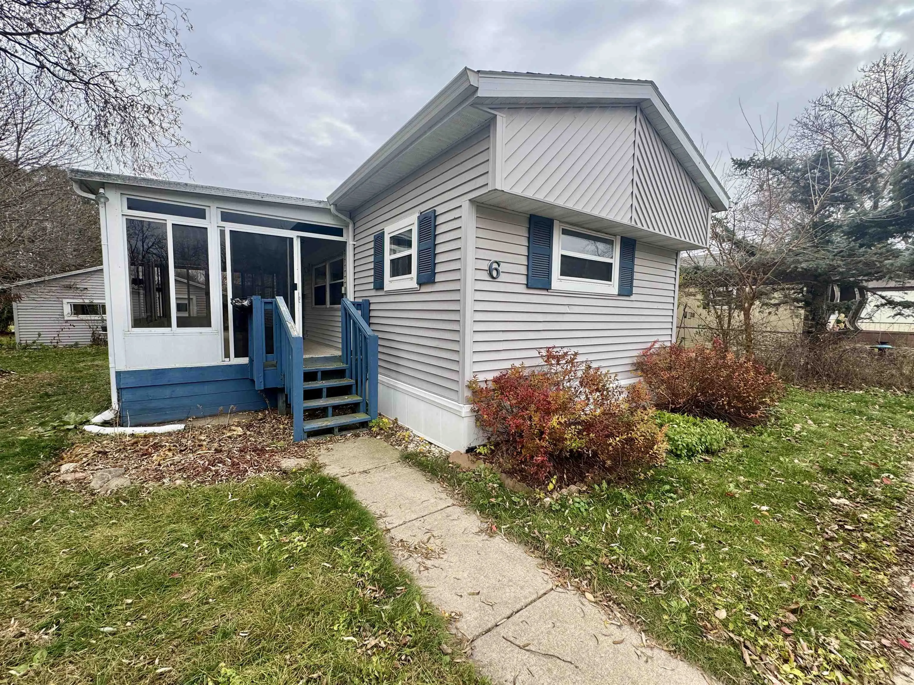 Photo of Listing #2013093